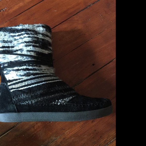 TOMS Nepal Boots - Picture 13 of 15